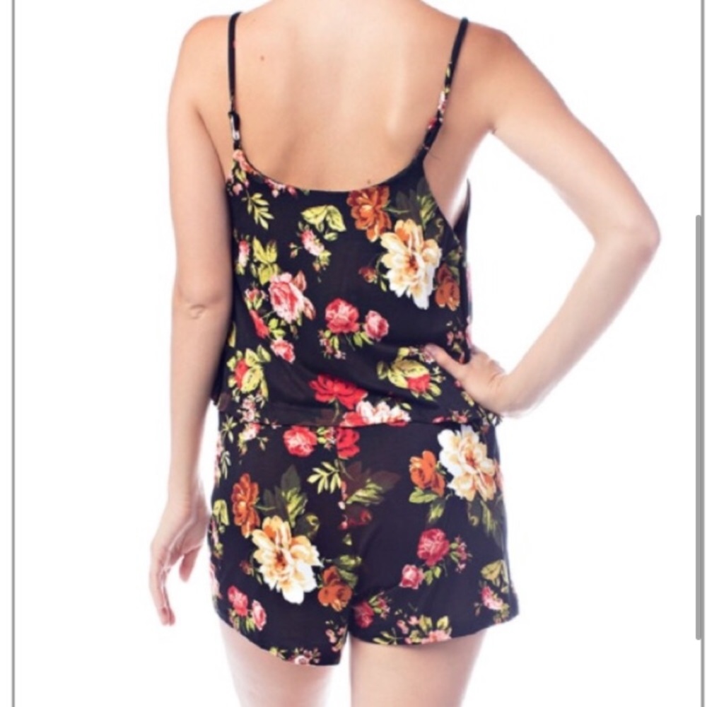 ❤️Last 1❤️ Black Floral Layered Romper - Picture 3 of 3